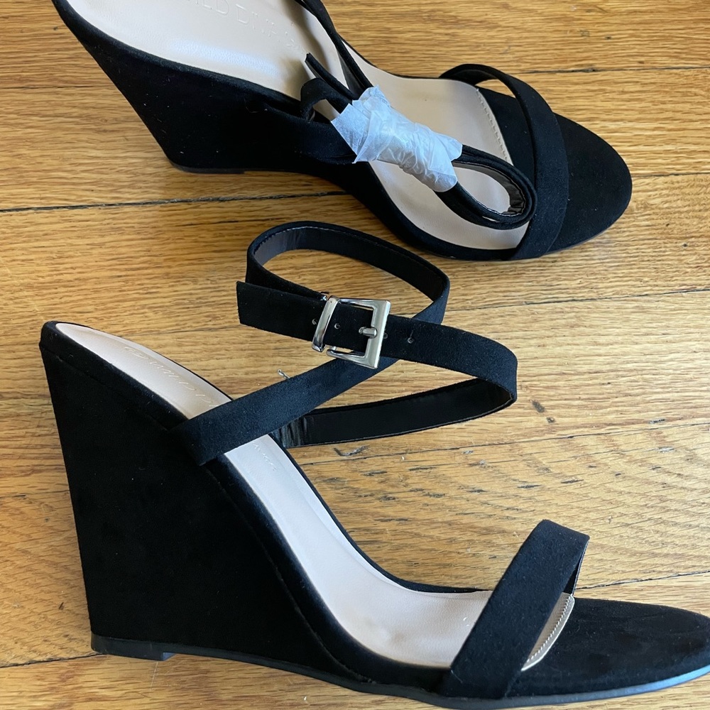 NWT Wild Diva Black Suede Wedges Women’s Size 8.5